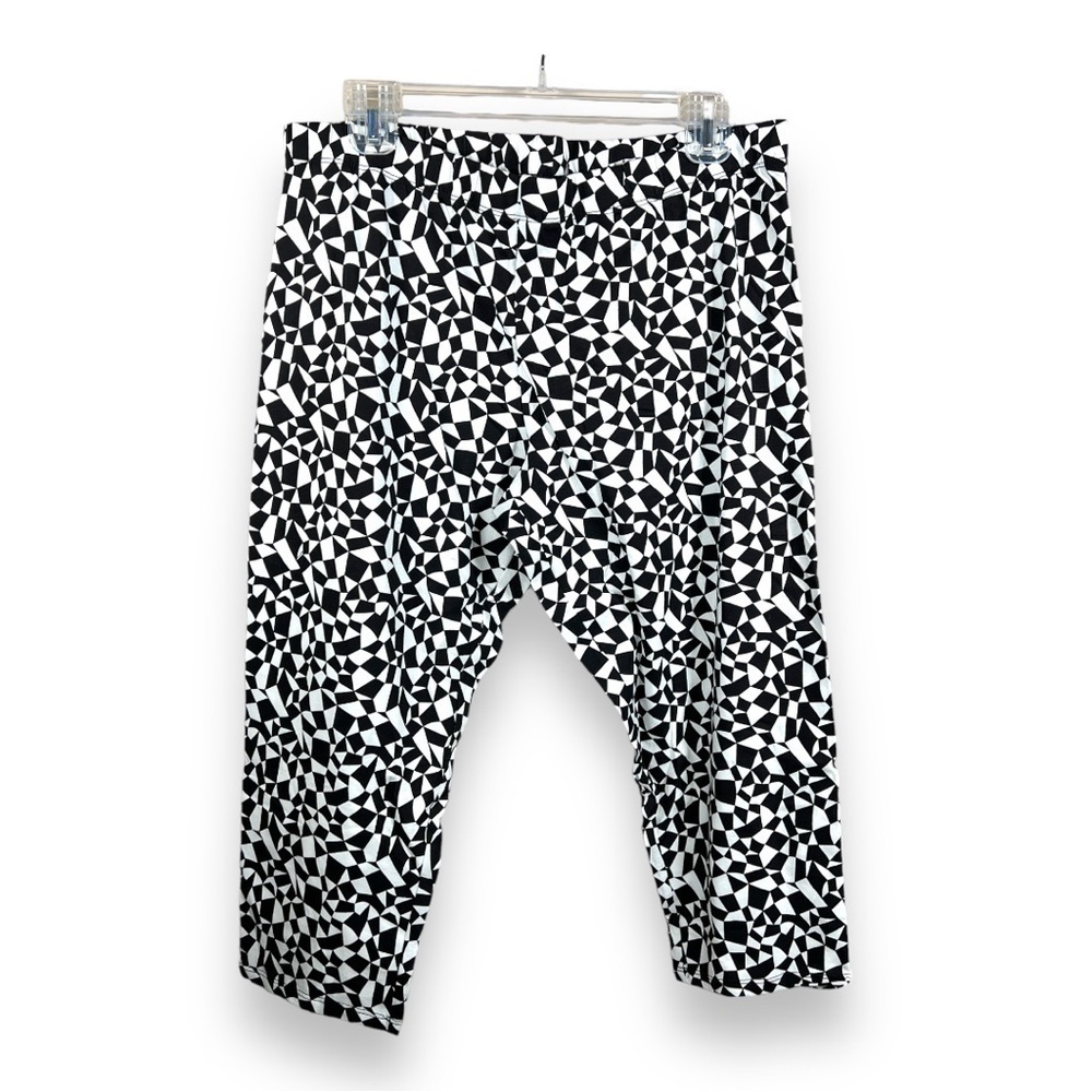 NEW NO BOUNDARIES BLACK WHITE GEOMETRIC CAPRIS XL WOMENS 19 JUNIORS 90s Y2k